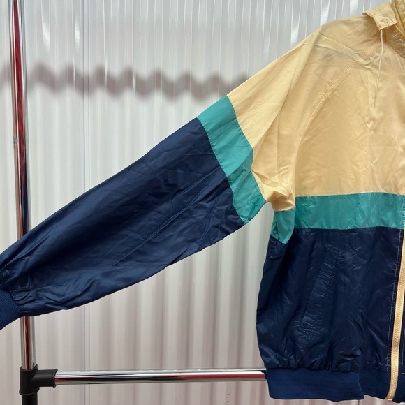 Duckster Eagle Nest Windbreaker - Picture 5 of 5